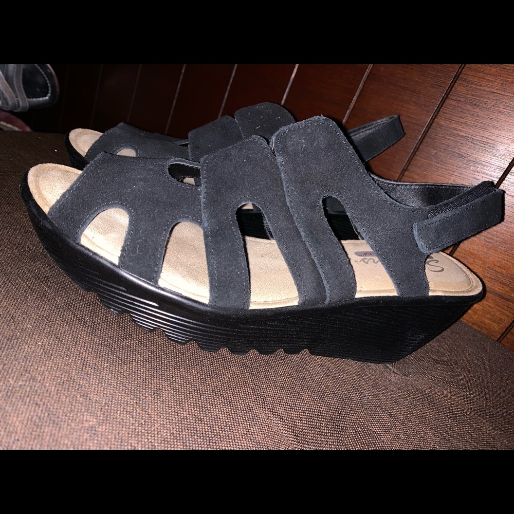 NEW- Sketchers Suede Peep-toe Slingback Wedge-9.5
